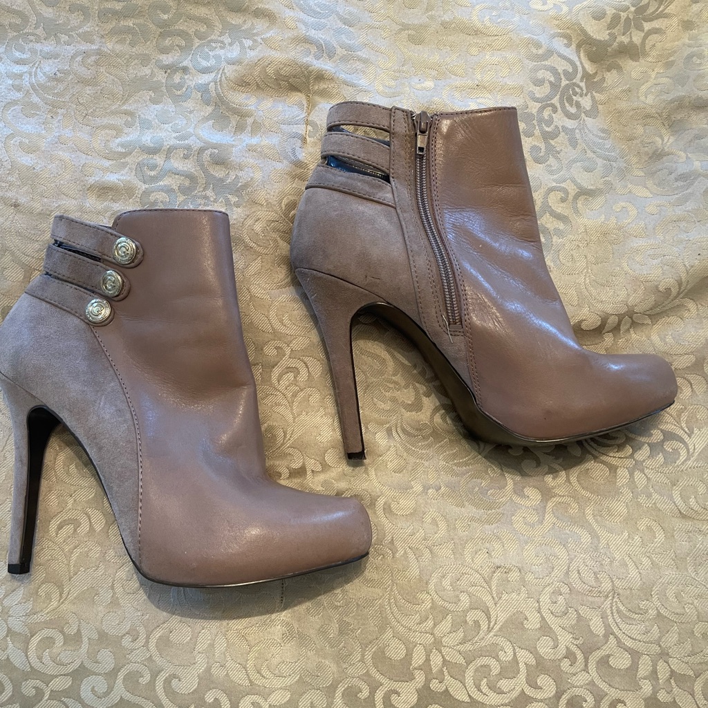 New Guess Boots Ankle Embellished Toupe Leather Size 9m